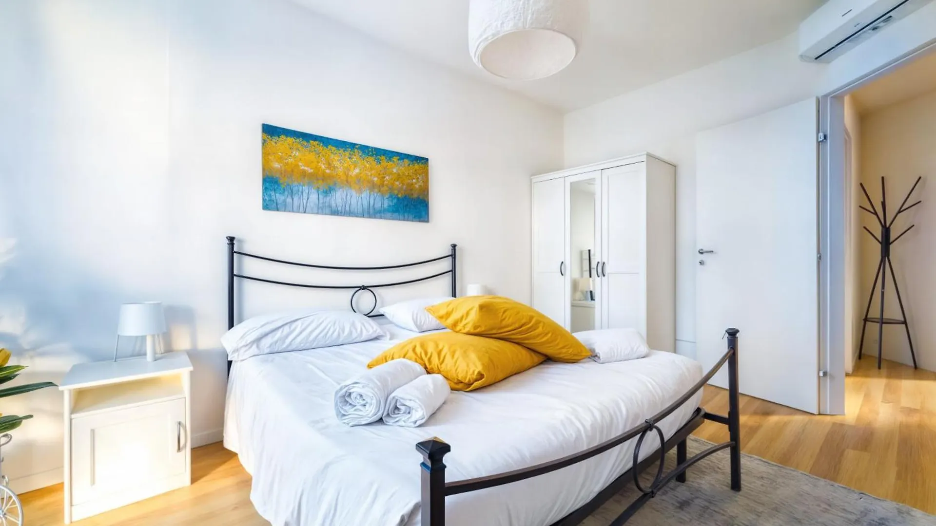 Iseo Lake Apartment - Central Iseo - Free Wi-Fi Italy
