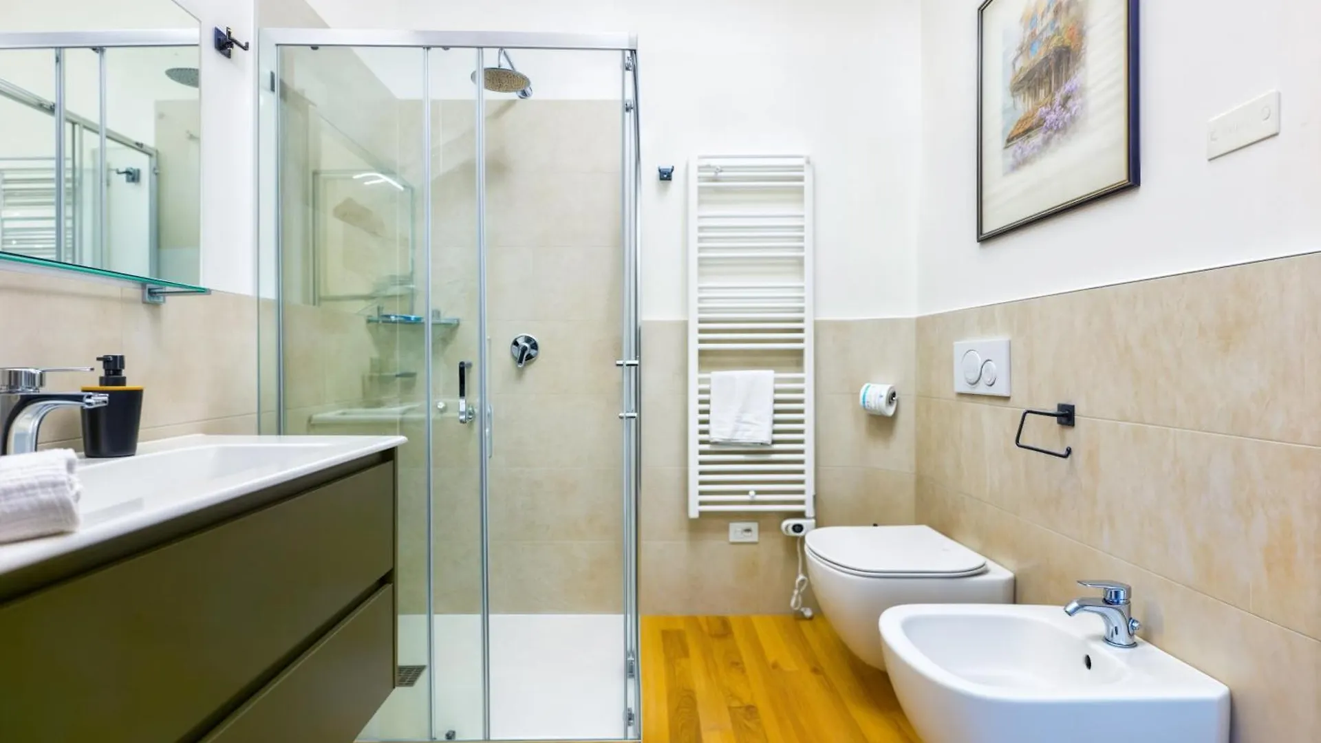 Iseo Lake Apartment - Central Iseo - Free Wi-Fi Italy